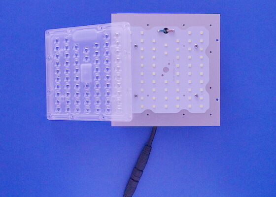 64LEDs 50W PC Dizi Lens Modülü 80x150 Derece 130-140LM ​​/ W
